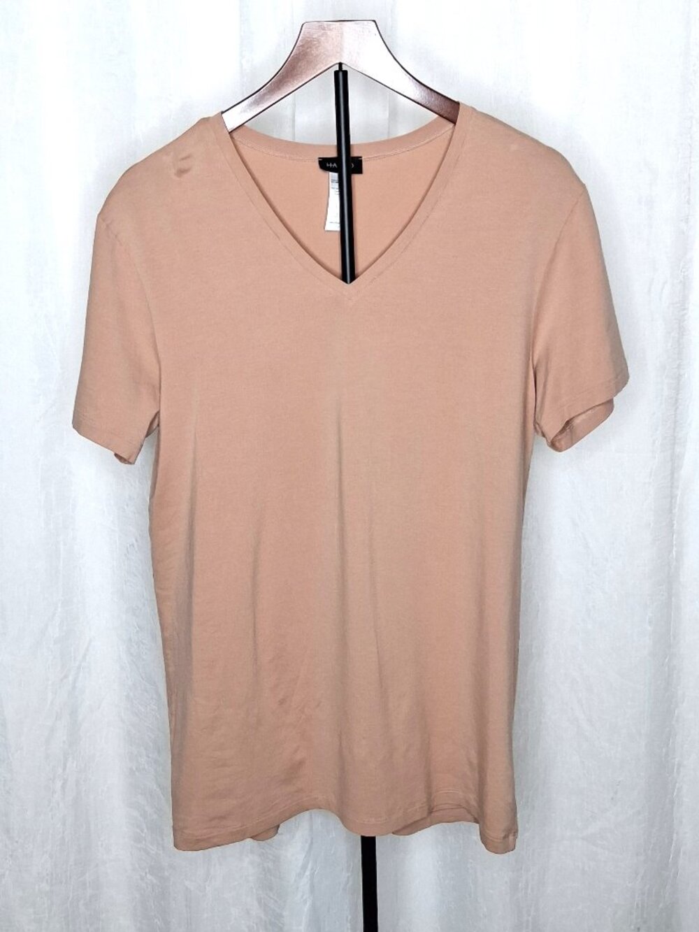 Hanro Men's Cotton Superior Fitted V-Neck Cotton T-Shirt Modern Tee